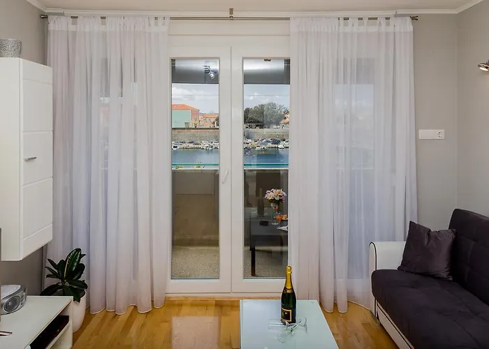 Big Look Apartment *