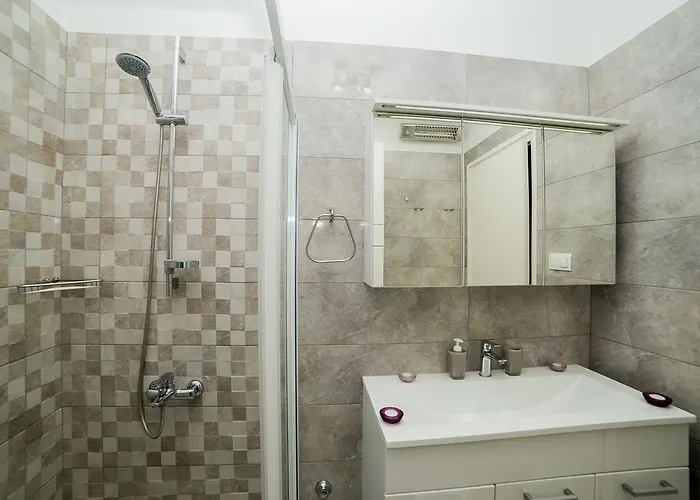 Big Look Apartment *